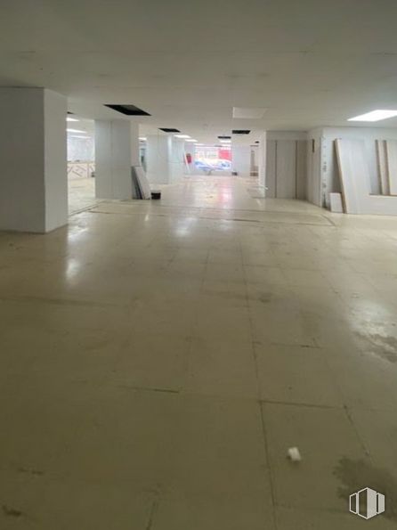 Local en alquiler en Calle Espada, Alcorcón, Madrid, 28921 con propiedad, accesorio, pasillo, suelo de baldosas, suelo, piso, material de construcción, madera, techo y hormigón alrededor