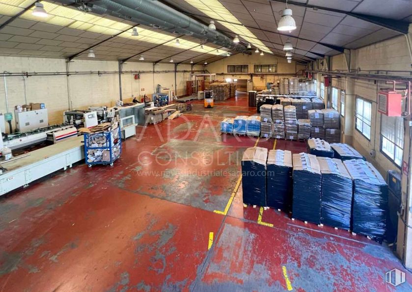 Industrial for sale at Calle Bell, Getafe, Madrid, 28906 with floor, flooring, warehouse, ceiling, machine, hall, metal, industry, factory and building material around