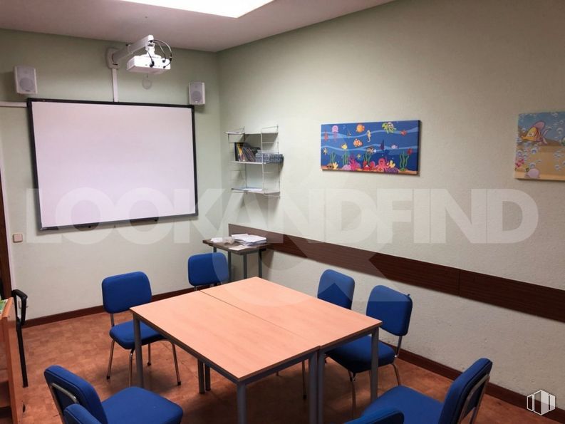 Office for rent at Ronda Buenavista, Toledo, 45005 with table, chair, lighting, furniture, property, interior design, whiteboard, floor, building and flooring around