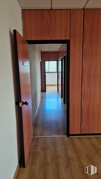 Oficina en alquiler en Paseo John Lennon, 12, Getafe, Madrid, 28906 con puerta, edificio, accesorio, madera, interiorismo, suelo, suelos, hall, tinte para madera y madera dura alrededor