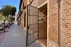 Retail for rent at Calle Santiago, Alcalá de Henares, Madrid, 28801 with tree, tire, brick, sky, road surface, building, wood, wheel, residential area and facade around