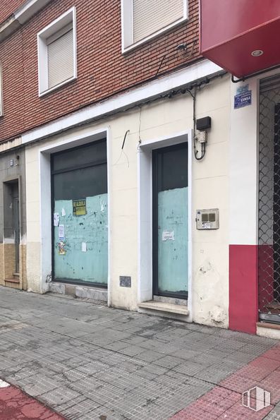 Retail for rent at Avenida Pio XII, 70, Talavera de la Reina, Toledo, 45600 with window, door, building, fixture, infrastructure, road surface, asphalt, road, brick and facade around