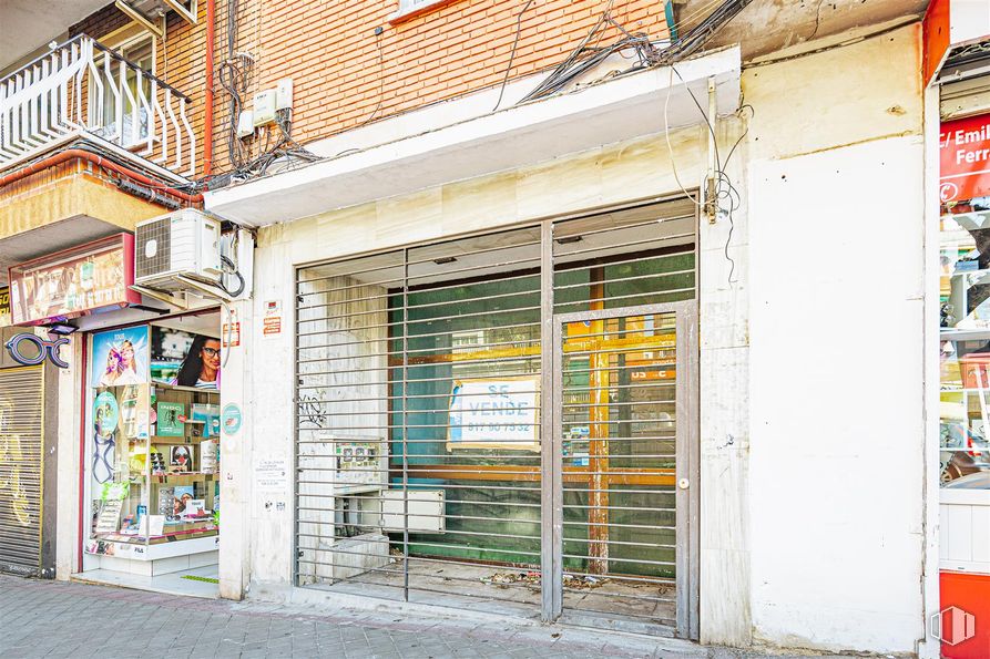 Local en venta en Calle Emilio Ferrari, Ciudad Lineal, Madrid, 28017 con pared, puerta, calle, material compuesto, acera, hormigón y pintura alrededor