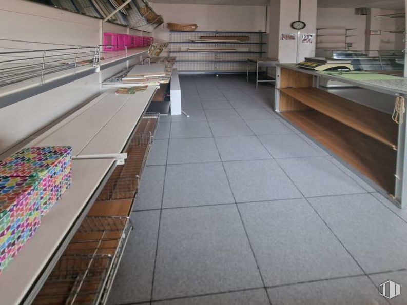 Retail for sale at Zona Santa María de Benquerencia , Toledo, 45007 with flooring, wood, line, floor, hardwood, tile flooring, retail, building, room and ceiling around