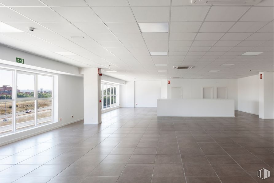 Industrial for rent at PAL M-40 , Villaverde, Madrid, 28041 with fixture, hall, building, flooring, floor, material property, ceiling, house, glass and space around