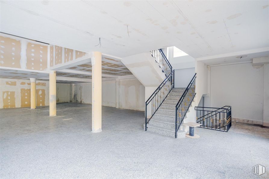 Nave en venta en Calle Alquimia, 12, Móstoles, Madrid, 28933 con interiorismo, suelo, suelos, hall, sombra, madera, techo, arte, diseño urbano y edificio alrededor