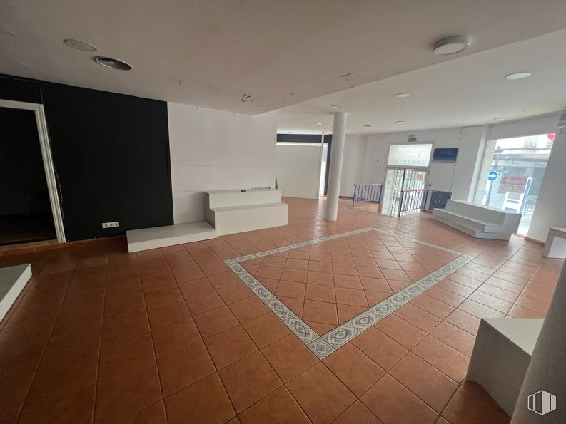 Retail for sale & for rent at Calle Mayor, Quintanar de la Orden, Toledo, 45800 with couch, interior design, wood, fixture, flooring, floor, hall, ceiling, hardwood and tile flooring around