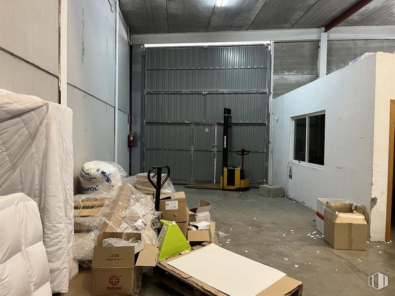 Industrial for sale at Camino Carrera, Fuente el Saz de Jarama, Madrid, 28140 with window, shipping box, box, wood, floor, flooring, gas, composite material, engineering and fixture around