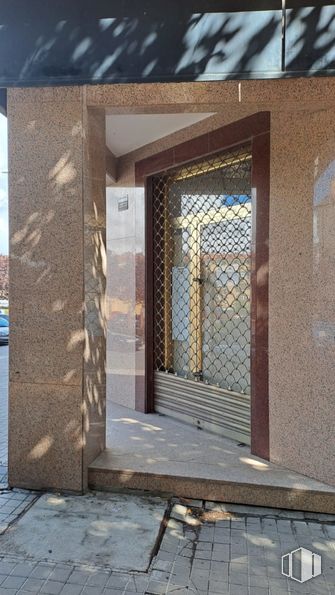 Retail for sale at Carretera de Burgohondo, 7, Ávila, 05002 with property, building, door, wood, shade, fixture, road surface, brickwork, brick and facade around