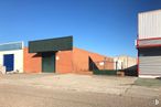 Industrial for sale at Calle Julio Verne, 293, Talavera de la Reina, Toledo, 45614 with building, door, sky, road surface, asphalt, window, material property, wood, composite material and landscape around