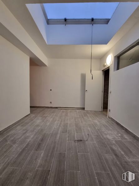 Local en venta en Calle Boltaña, San Blas - Canillejas, Madrid, 28022 con edificio, madera, accesorio, interiorismo, hall, suelos, suelo, tinte para madera, casa y madera dura alrededor