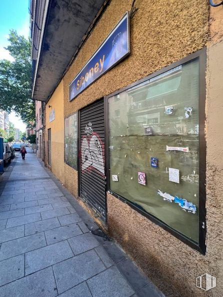 Local en venta en Avenida Carabancheles, Alcorcón, Madrid, 28921 con edificio, superficie de la carretera, árbol, pared, acera, fachada, arte, tintes y matices, ladrillo y asfalto alrededor