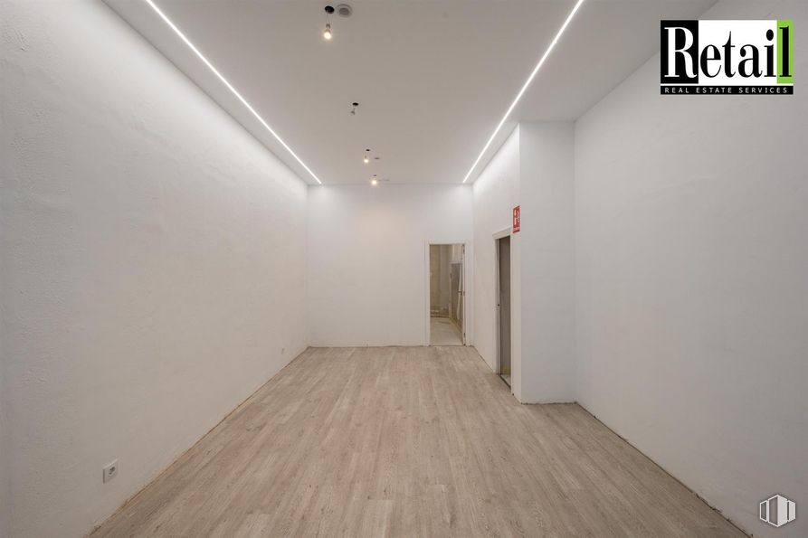 Retail for sale & for rent at Calle Alberto Aguilera, 48, Chamberí, Madrid, 28015 with flooring, floor, ceiling, wood flooring, laminate flooring, concrete, hardwood, plaster, wood stain and plywood around