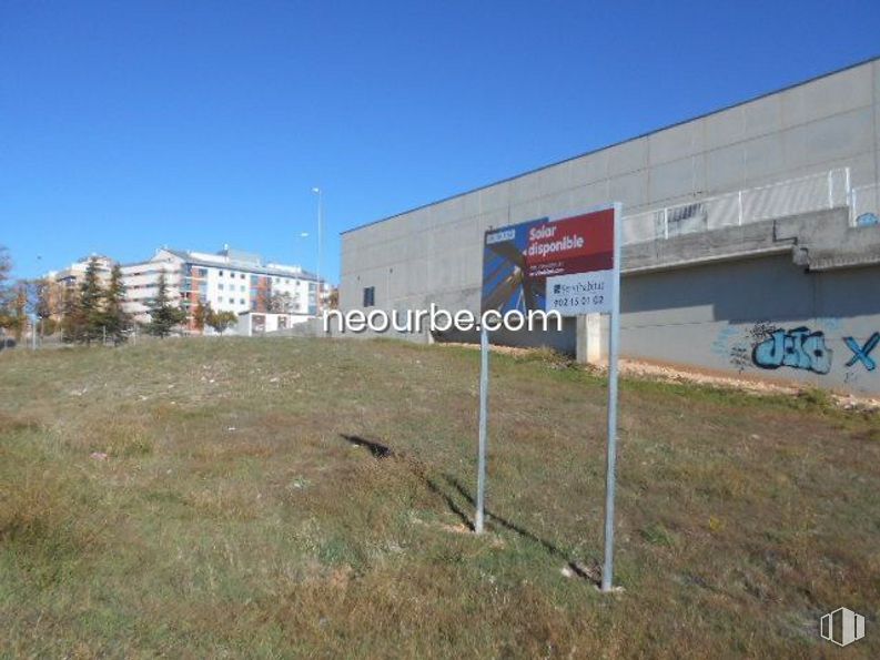 Suelo en venta en Camino Viejo de Tornadizos, Ávila, 05003 con edificio, cielo, planta, lote de tierra, árbol, ventana, hierba, diseño urbano, pendiente y carretera alrededor