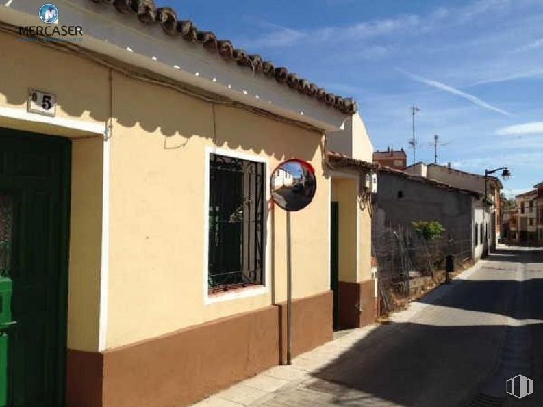 Land for sale at Zona Centro, Cabanillas del Campo, Guadalajara, 19171 with window, door, property, sky, building, cloud, architecture, shade, residential area and wall around