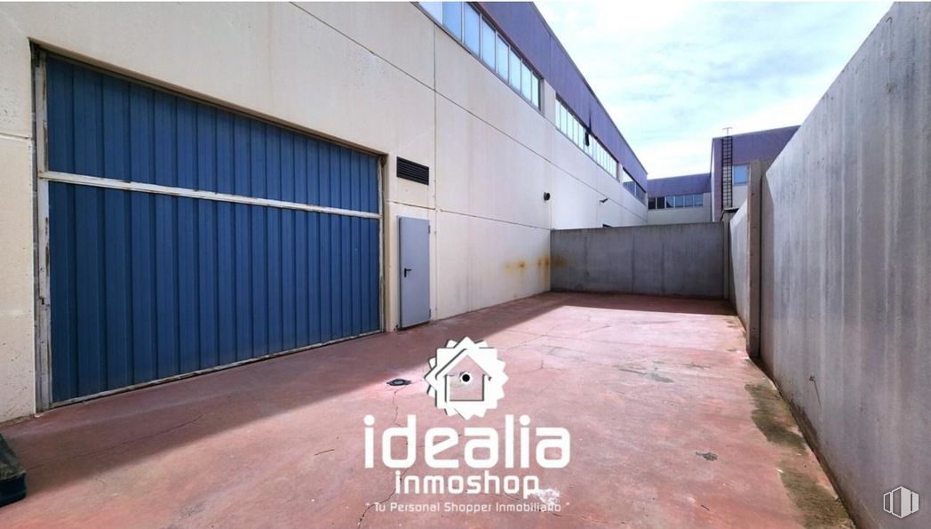 Industrial for sale at Calle Casilla Dolores, Ontígola, Toledo, 45340 with window, door, sky, architecture, wood, cloud, asphalt, flooring, floor and composite material around