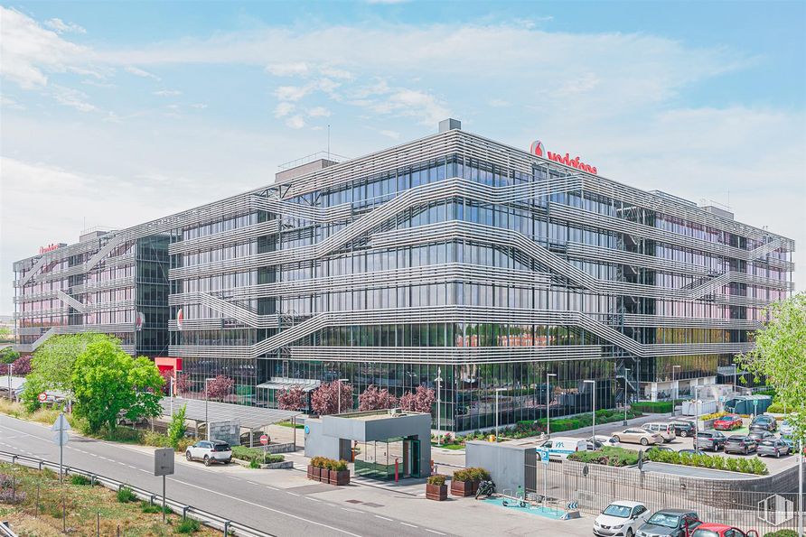 Oficina en alquiler en Avenida América, Barajas, Madrid, 28028 con nube, cielo, planta, edificio, durante el día, diseño urbano, bloque de pisos, condominio, barrio y árbol alrededor