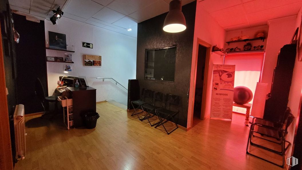 Local en venta en Calle Picos de Europa, Puente de Vallecas, Madrid, 28038 con alumbrado, silla, mesa, mueble, propiedad, interiorismo, madera, suelo, suelos y hall alrededor