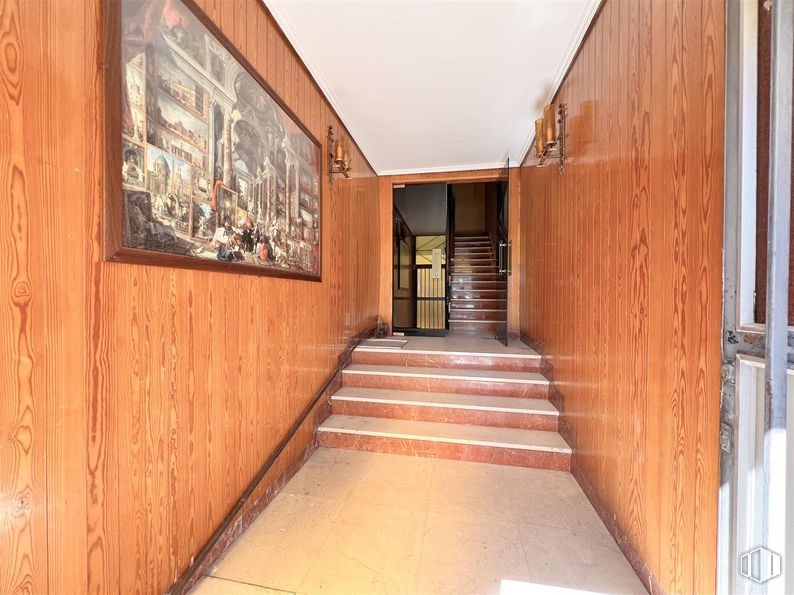 Nave en venta en Calle Alfonso Gómez, 13, San Blas - Canillejas, Madrid, 28037 con marco, madera, accesorio, interiorismo, suelo, suelos, hall, edificio, tinte para madera y madera dura alrededor