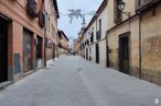 Retail for rent at Calle Escritorios, Alcalá de Henares, Madrid, 28801 with building, window, house, daytime, sky, road surface, cloud, neighbourhood, residential area and alley around