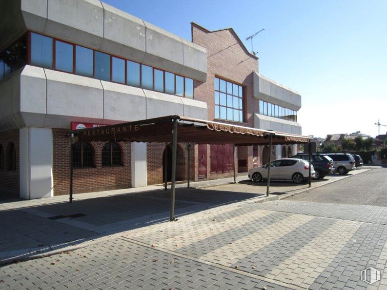 Local en alquiler en Calle Jacinto Benavente, 8, Azuqueca de Henares, Guadalajara, 19200 con edificio, coche, ventana, cielo, rueda, vehículo, superficie de carretera, neumático, sombra y asfalto alrededor