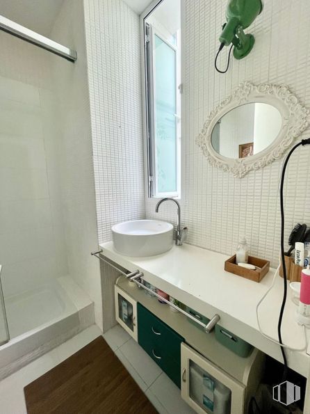 Oficina en venta en Calle Isaac Peral, Chamberí, Madrid, 28015 con fregadero, espejo, ebanistería, grifo, accesorios de fontanería, propiedad, lavabo, mueble de baño, planta y cuarto de baño alrededor