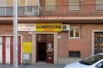 Local en alquiler en Zona Fuencarral, Fuencarral - El Pardo, Madrid, 28034 con coche, ventana, edificio, puerta, vehículo terrestre, propiedad, vehículo, luz de estacionamiento automotriz, accesorio y albañilería alrededor