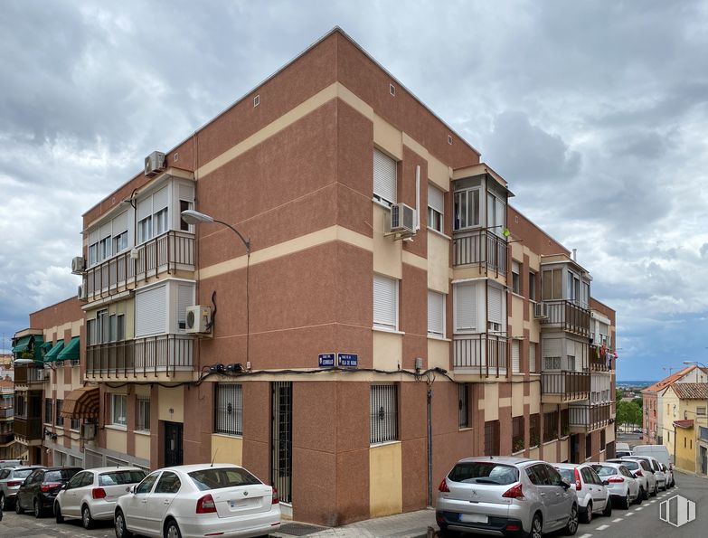 Local en venta en Calle Isla de Rodas, Fuencarral - El Pardo, Madrid, 28034 con coche, edificio, luz de estacionamiento automotriz, neumático, rueda, cielo, vehículo, nube, propiedad y ventana alrededor