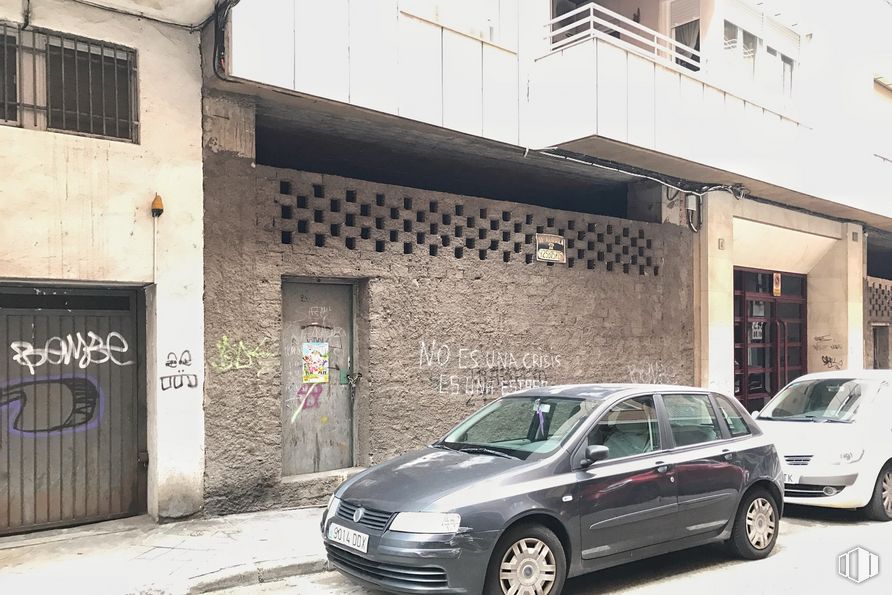 Retail for sale & for rent at Calle Santa Teresa de Jesús, 6, Talavera de la Reina, Toledo, 45600 with wheel, car, tire, window, automotive parking light, land vehicle, vehicle, automotive lighting, building and hood around