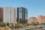 Oficina en alquiler en Avenida Burgos, 12, Chamartín, Madrid, 28036 con edificio, cielo, planta, día, rascacielos, infraestructura, luz de la calle, árbol, diseño urbano y condominio alrededor