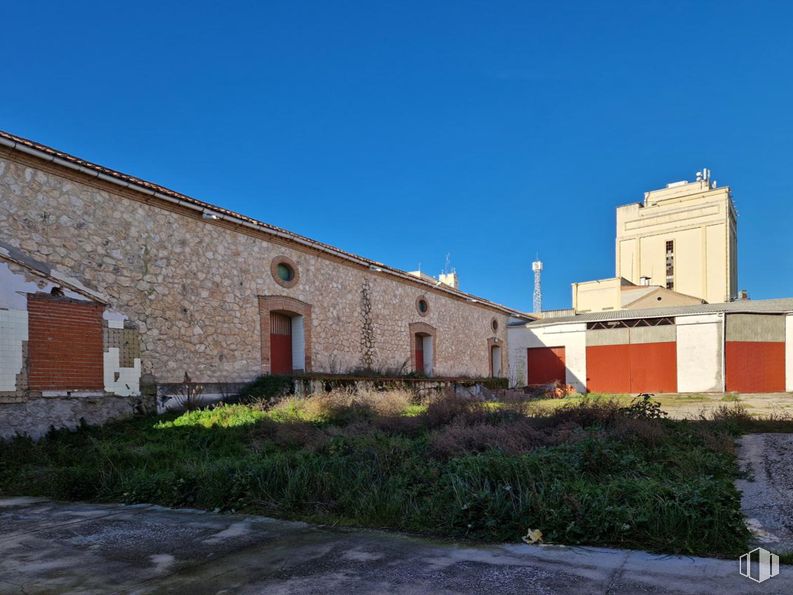 Industrial for sale at Calle Gibraltar Español, Torrijos, Toledo, 45500 with sky, plant, window, fixture, land lot, grass, facade, landscape, roof and city around