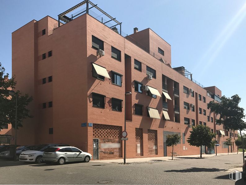 Local en alquiler y venta en Calle Alcalde Manuel Gómez Casado, 21, Leganés, Madrid, 28914 con coche, edificio, cielo, propiedad, árbol, ventana, arquitectura, diseño urbano, vehículo y condominio alrededor