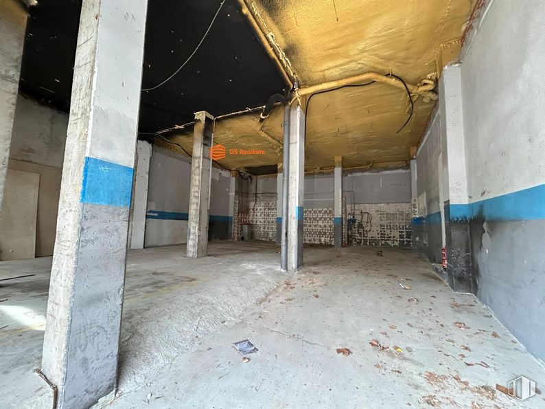 Retail for rent at Avenida Monasterio de Silos, 11, Fuencarral - El Pardo, Madrid, 28034 with floor, composite material, ceiling, flooring, concrete, building material, city, fixture, room and event around