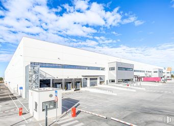 Industrial for rent at Factory, Fase I, Calle San Cesáreo, 6, Villaverde, Madrid, 28021 with cloud, sky, asphalt, gas, facade, parking, commercial building, city, building and composite material around