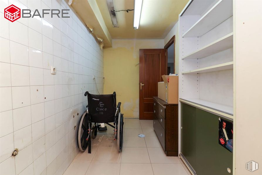 Local en venta en Casco antiguo, San Sebastián de los Reyes, Madrid, 28700 con silla de ruedas, rueda, cajonera, neumático, archivador, edificio, suelo, suelos, accesorio y diseño automovilístico alrededor