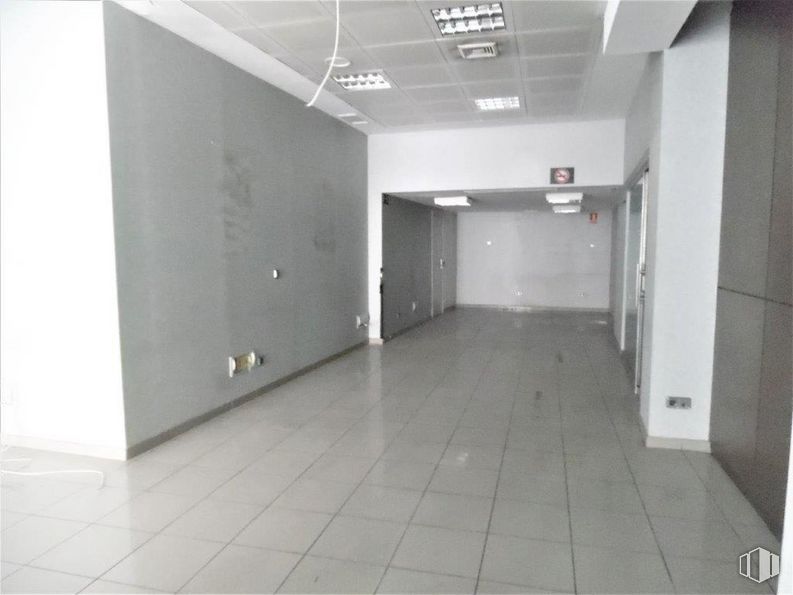 Retail for sale & for rent at Paseo Chopera, 5, Alcobendas, Madrid, 28100 with building, fixture, floor, flooring, ceiling, composite material, aluminium, glass, hall and room around