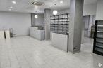 Retail for sale at Avenida Alcarria, 1, Alcalá de Henares, Madrid, 28805 with light fixture, lighting, shelf, floor, flooring, shelving, eyewear, ceiling, building and monochrome photography around