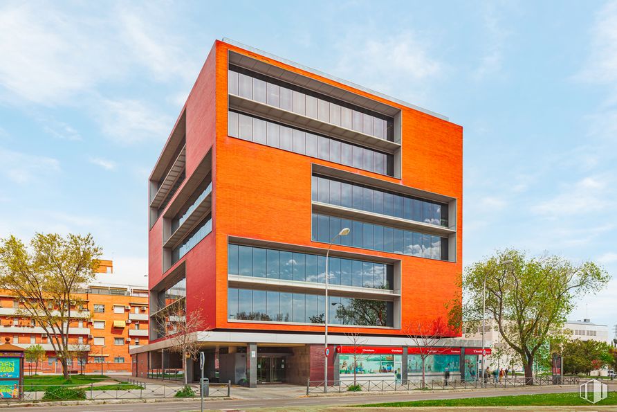 Oficina en alquiler en Avenida Águilas, 2B, La Latina, Madrid, 28044 con edificio, ventana, nube, cielo, planta, árbol, diseño urbano, bloque de torres, condominio y fachada alrededor