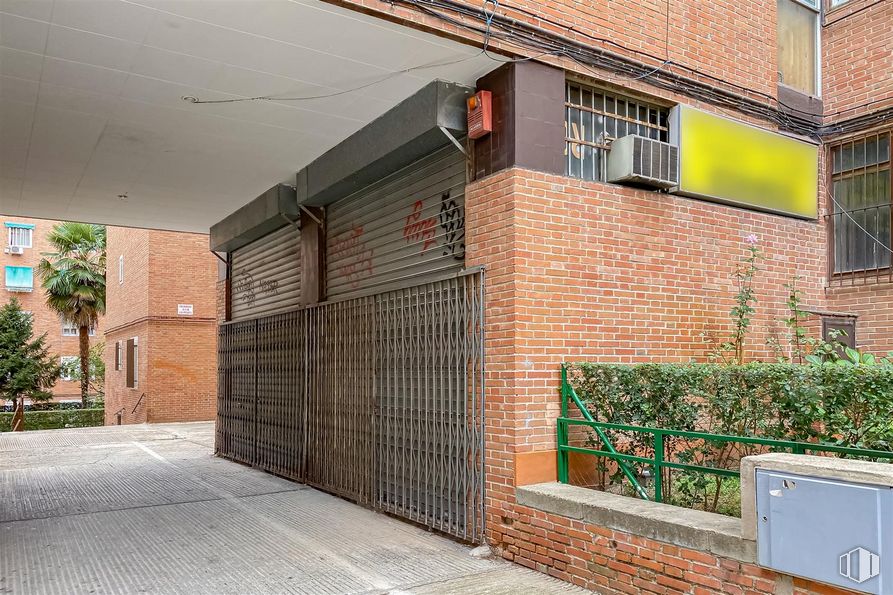 Local en alquiler en Zona Antonio Machado, Moncloa - Aravaca, Madrid, 28035 con ventana, edificio, planta, propiedad, accesorio, alumbrado, madera, superficie de la carretera, ladrillo y sombra alrededor