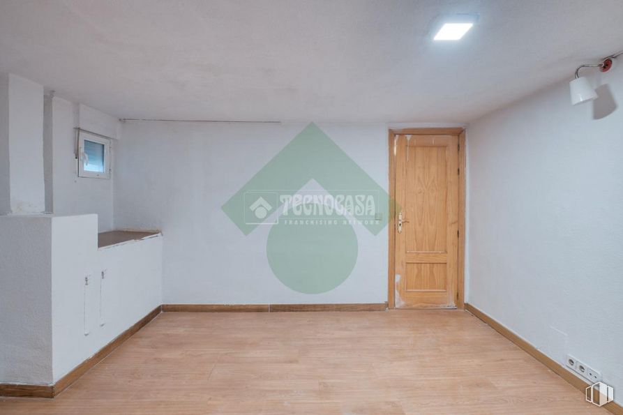 Local en venta en Calle Eduardo Morales, Carabanchel, Madrid, 28025 con puerta, edificio, pintura, accesorio, madera, interiorismo, suelos, suelo, tinte para madera y inmobiliario alrededor