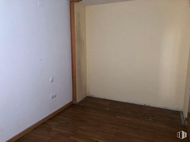 Retail for sale at Calle María Antonia Nebreda, Ávila, 05005 with wood, fixture, paint, flooring, floor, wood stain, building, hardwood, laminate flooring and ceiling around