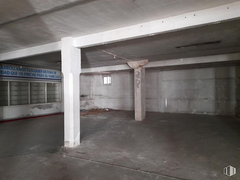 Local en venta en Calle Real, 112, San Sebastián de los Reyes, Madrid, 28700 con edificio, suelo, suelos, hall, material compuesto, aparcamiento, techo, hormigón, gas y casa alrededor