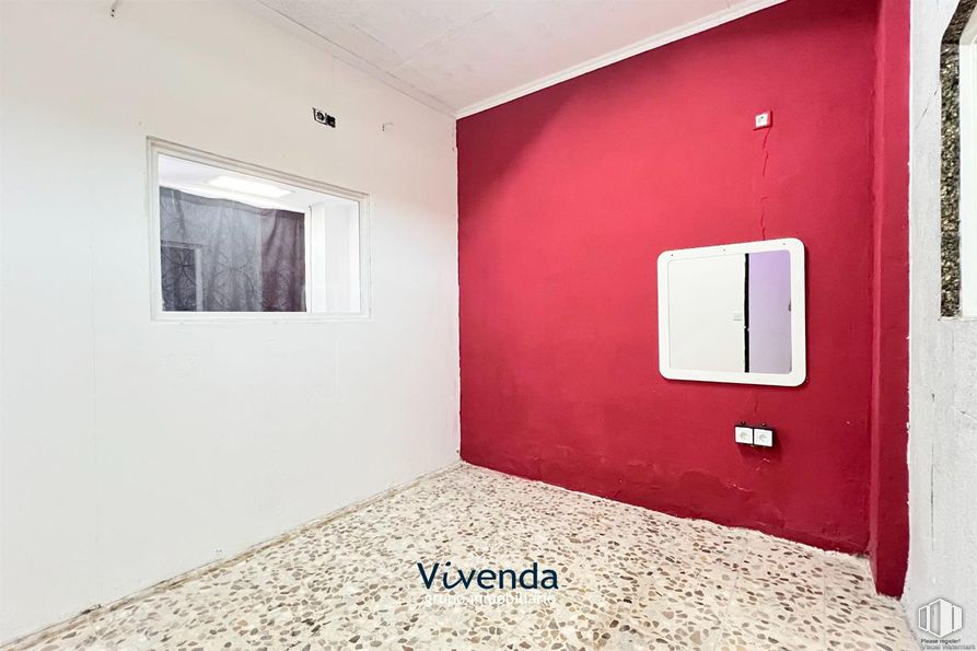 Local en alquiler y venta en Calle Soria, Móstoles, Madrid, 28934 con ventana, edificio, accesorio, pintura, madera, rectángulo, puerta, suelo, propiedad material y suelos alrededor