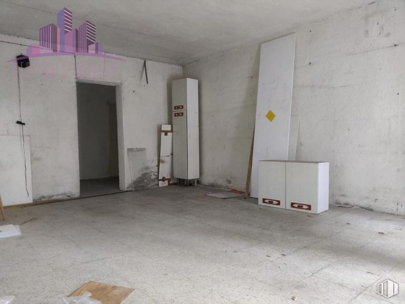 Local en venta en Calle Sabadell, Fuencarral - El Pardo, Madrid, 28034 con ebanistería, edificio, suelo, casa, puerta, suelos, accesorio, pared, gas y techo alrededor