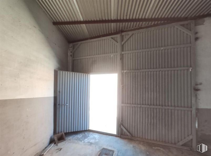 Industrial for sale at Zona Camino Carretas, Quintanar de la Orden, Toledo, 45800 with wood, fixture, floor, flooring, composite material, real estate, ceiling, gas, building and concrete around