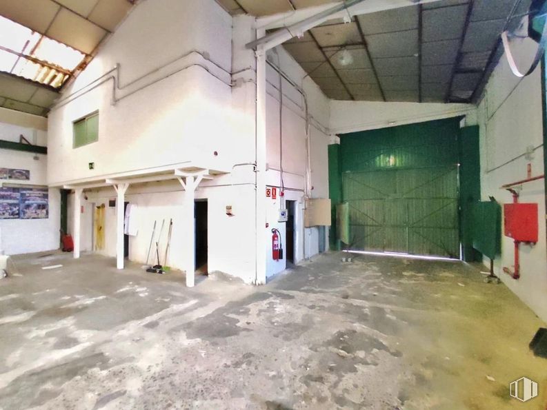 Industrial for sale at Polígono industrial, Arganda del Rey, Madrid, 28500 with flooring, floor, ceiling, concrete, hall, paint, basement, plaster and light fixture around