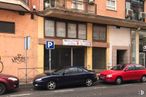 Retail for sale at Calle Olivares, 9, Talavera de la Reina, Toledo, 45600 with car, tire, wheel, automotive parking light, land vehicle, vehicle, window, automotive lighting, building and automotive design around