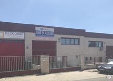 Industrial for sale at Polígono Santa Ana, Rivas-Vaciamadrid, Madrid, 28529 with car, window, building, automotive parking light, sky, property, tire, vehicle, facade and gas around