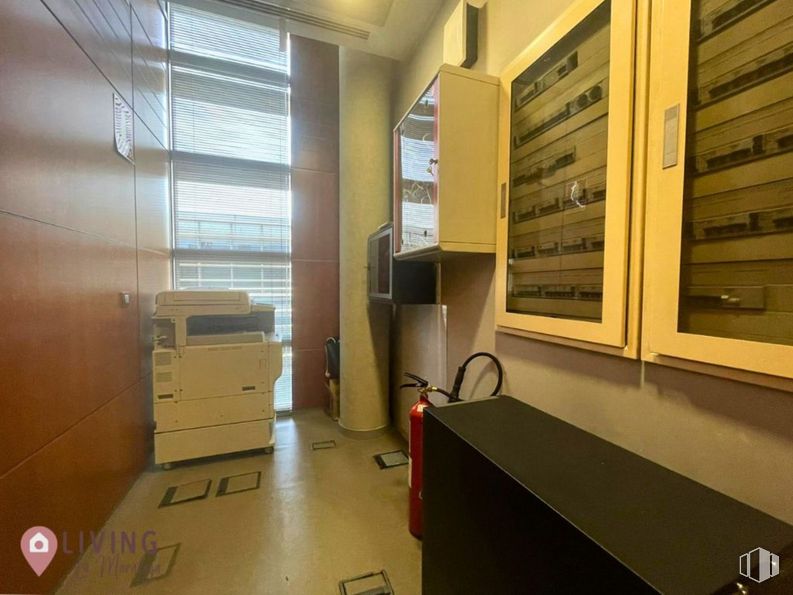 Office for rent at Zona Valdelacasa, Alcobendas, Madrid, 28108 with printer, window, furniture, cabinetry, building, wood, interior design, floor, drawer and flooring around