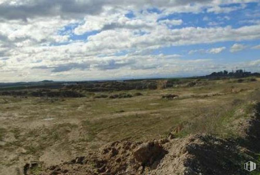 Land for sale at Calle Joseba Pagazaurtundua, Torrejón de Velasco, Madrid, 28990 with cloud, sky, plant, natural landscape, terrain, cumulus, landscape, road, grassland and tree around